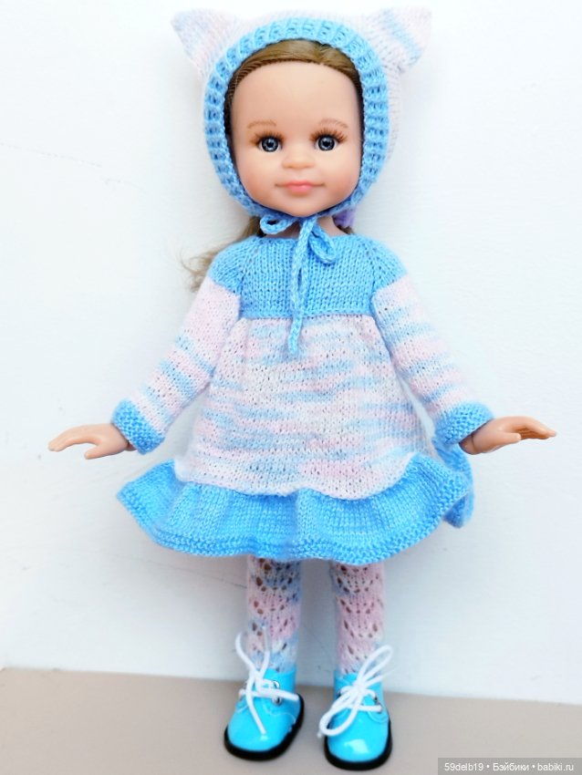 Василиса в новом наряде с Винни Пухом