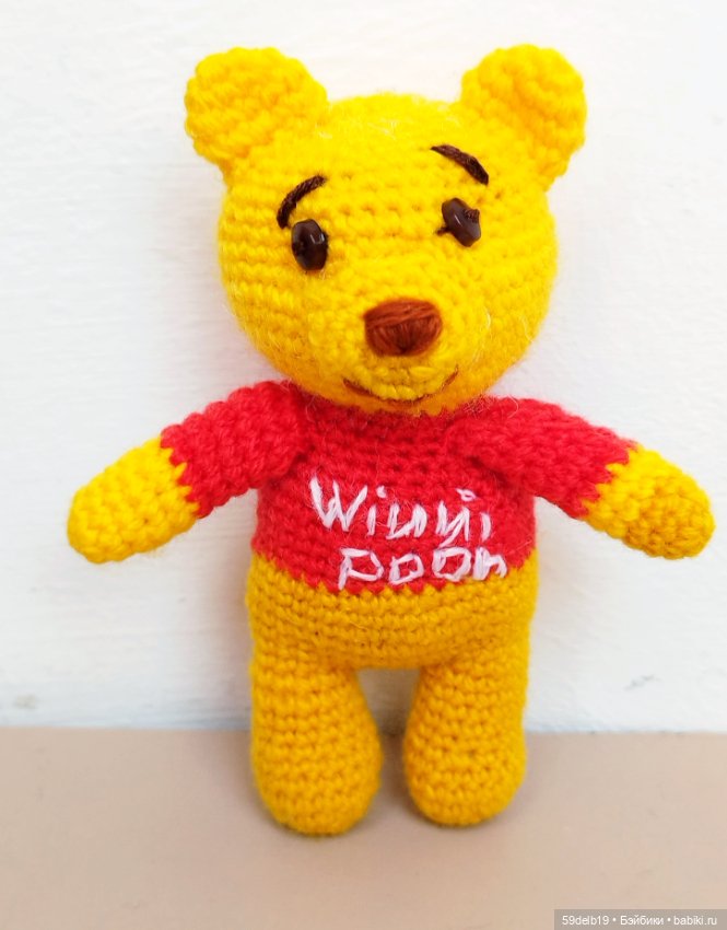 Василиса в новом наряде с Винни Пухом