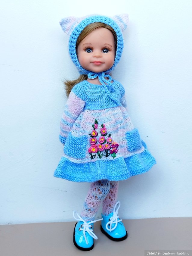 Василиса в новом наряде с Винни Пухом