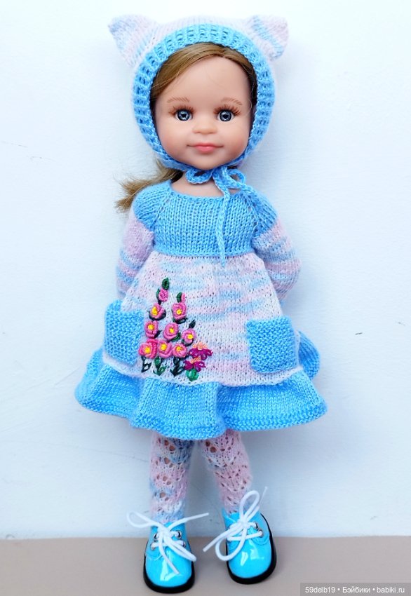 Василиса в новом наряде с Винни Пухом