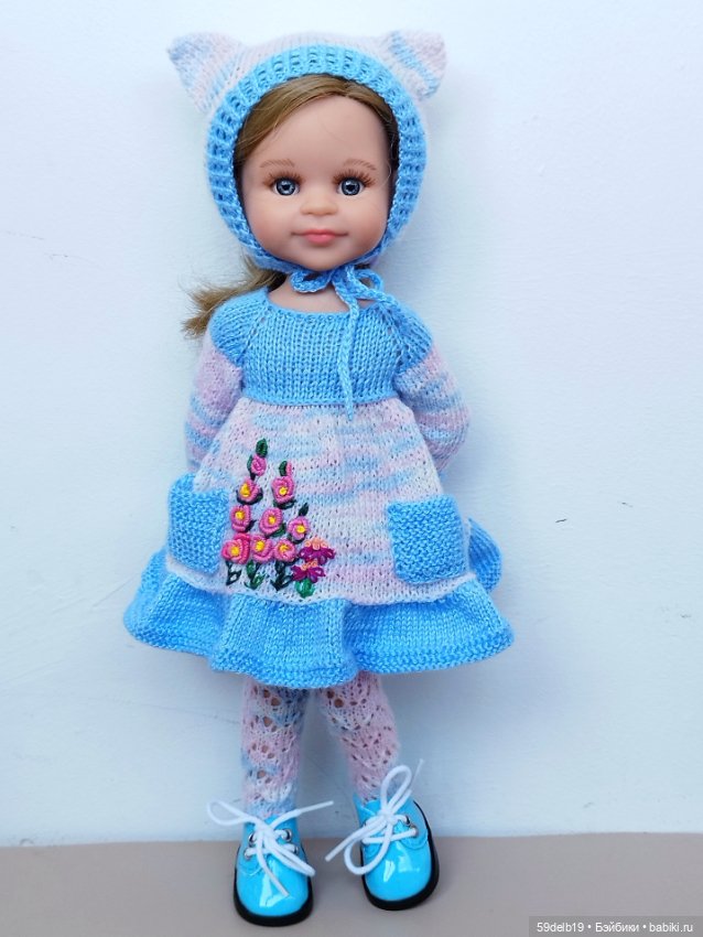 Василиса в новом наряде с Винни Пухом