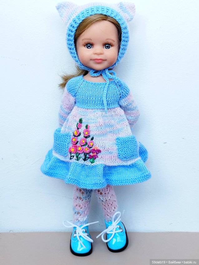 Василиса в новом наряде с Винни Пухом