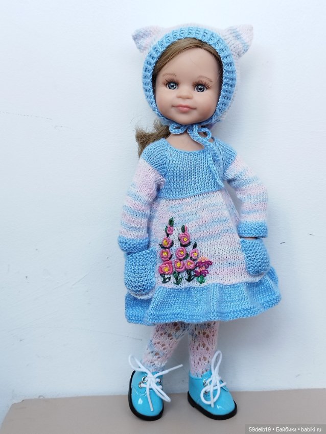 Василиса в новом наряде с Винни Пухом