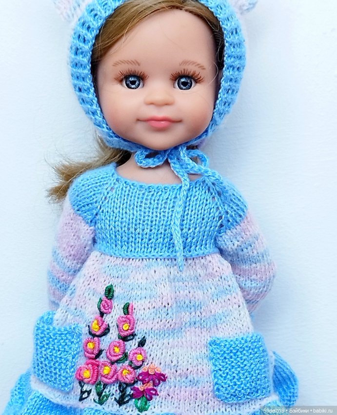 Василиса в новом наряде с Винни Пухом