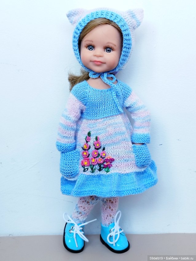 Василиса в новом наряде с Винни Пухом