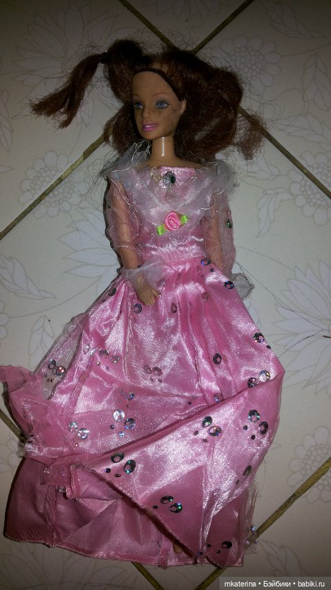 Салон красоты для старой куклы. Модный показ (фото 3)