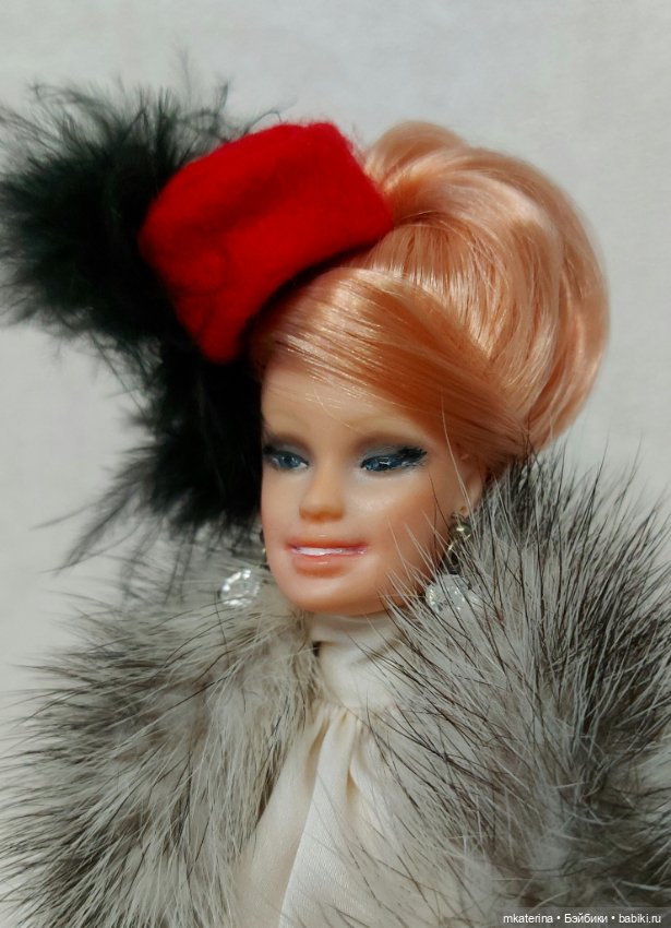 Салон красоты для старой куклы. Модный показ (фото 8)