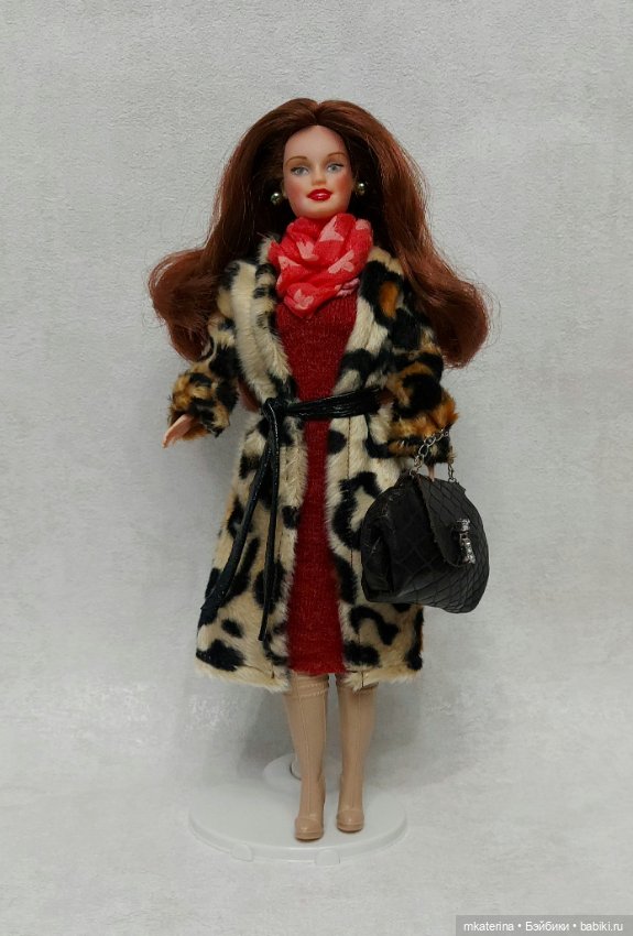 Салон красоты для старой куклы. Модный показ (фото 10)