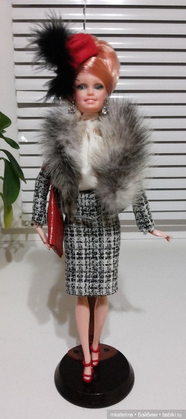 Салон красоты для старой куклы. Модный показ (фото 7)