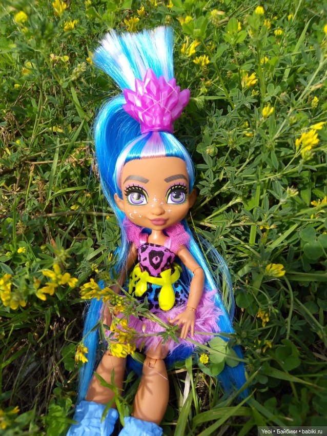 Пещерный Клуб, Телла, на прогулке