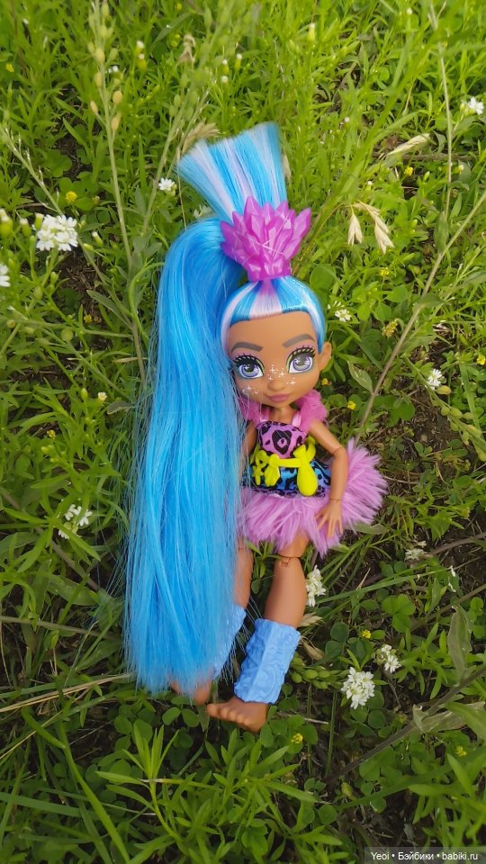 Пещерный Клуб, Телла, на прогулке (фото 8)