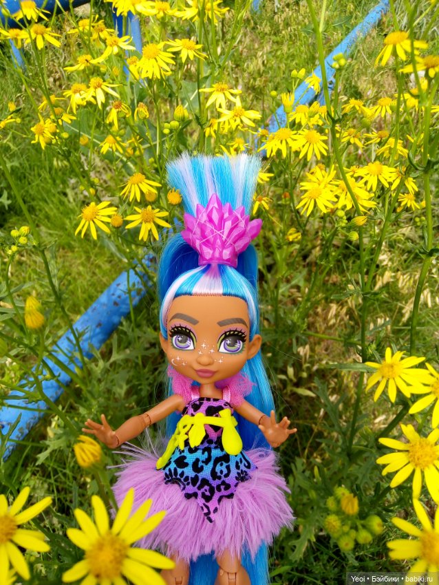 Пещерный Клуб, Телла, на прогулке