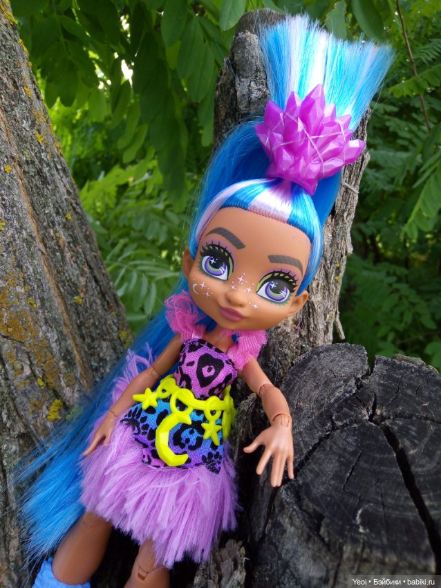 Пещерный Клуб, Телла, на прогулке (фото 2)