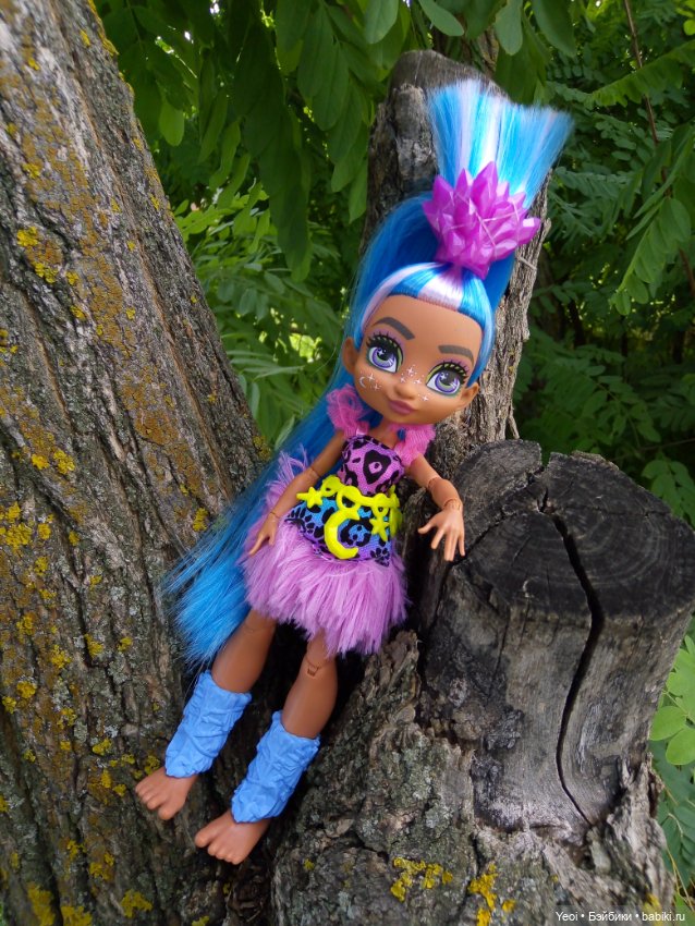 Пещерный Клуб, Телла, на прогулке