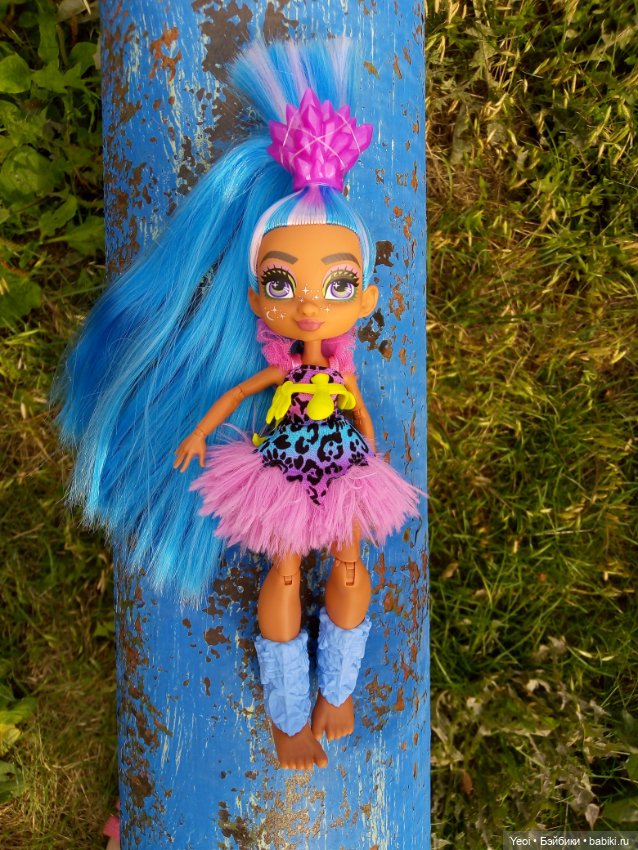 Пещерный Клуб, Телла, на прогулке