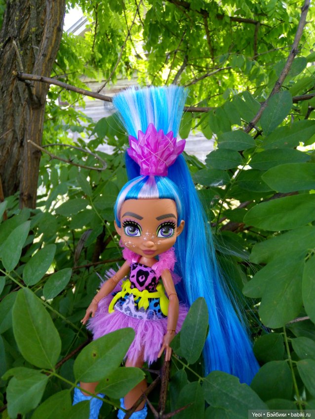 Пещерный Клуб, Телла, на прогулке (фото 3)