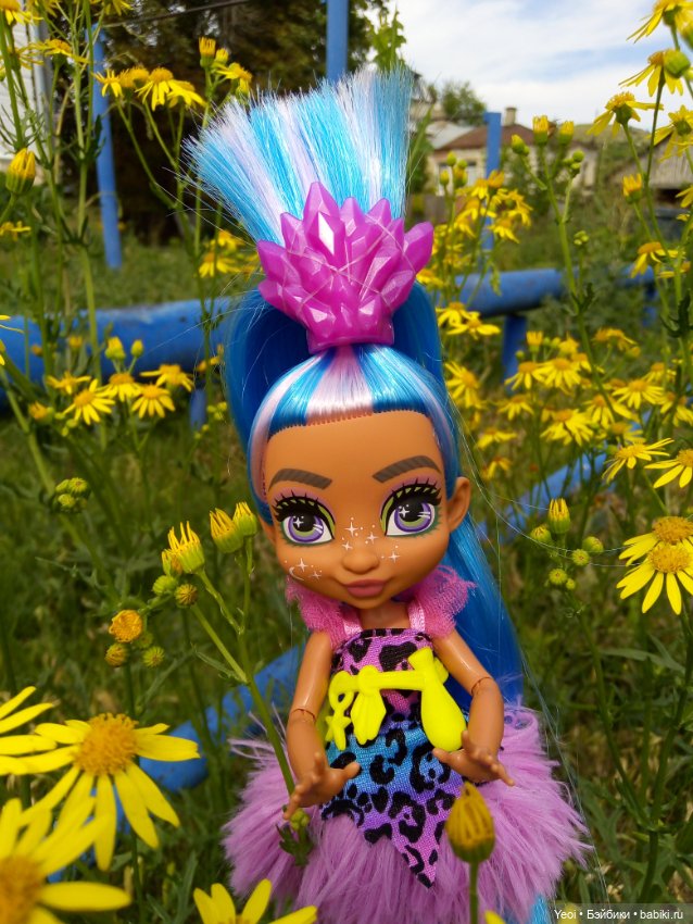 Пещерный Клуб, Телла, на прогулке