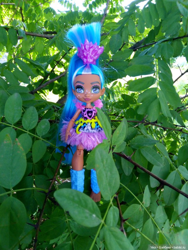 Пещерный Клуб, Телла, на прогулке (фото 4)