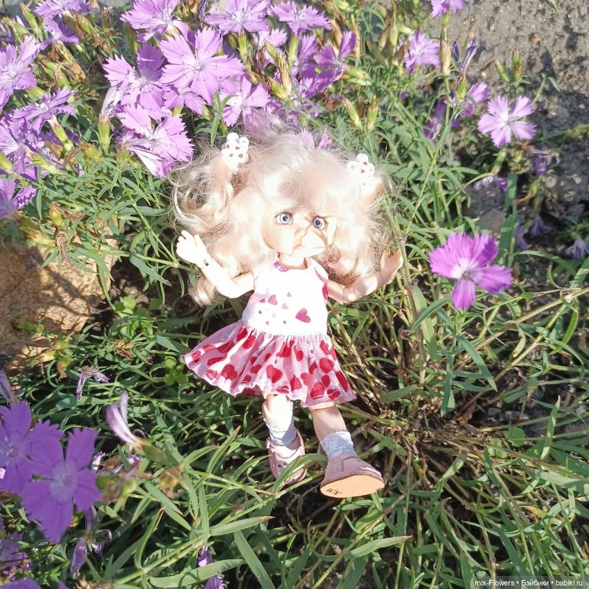 Летний сад, цветы и Джесси