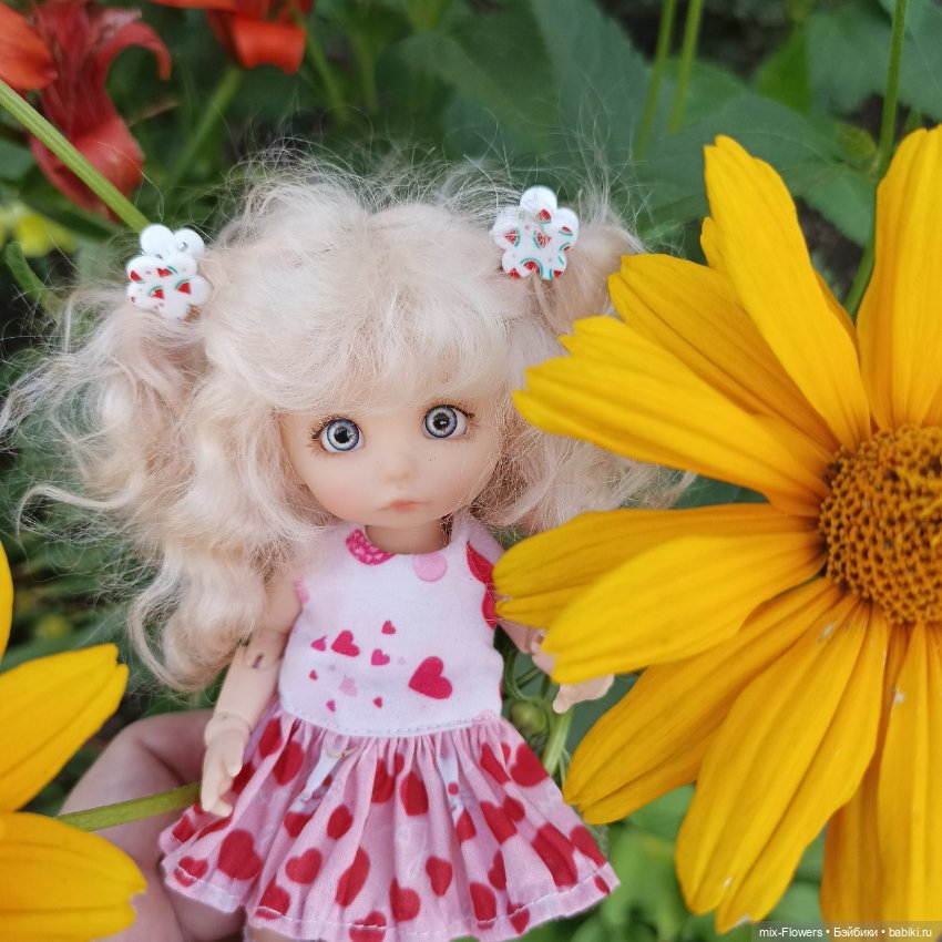 Летний сад, цветы и Джесси