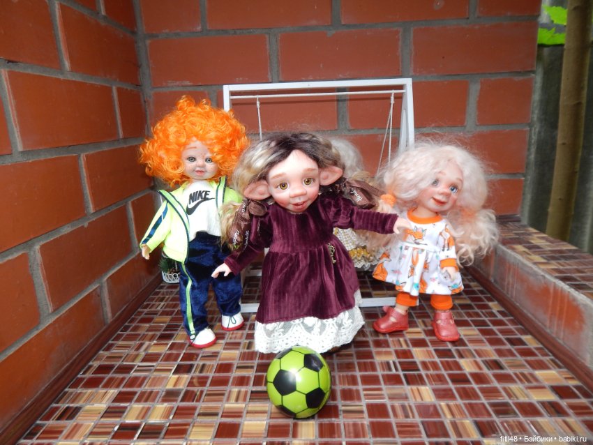 Как Ванюша учил девочек играть в футбол