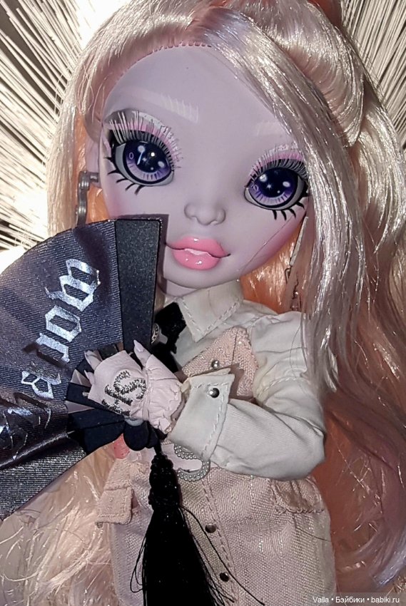 Фотосессия Карлы — Куклы Rainbow High (Рейнбоу Хай