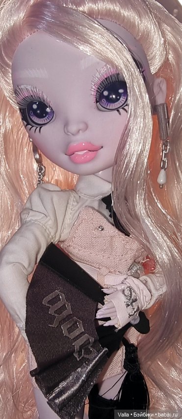 Фотосессия Карлы — Куклы Rainbow High (Рейнбоу Хай