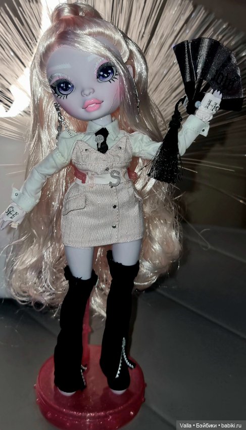 Фотосессия Карлы — Куклы Rainbow High (Рейнбоу Хай