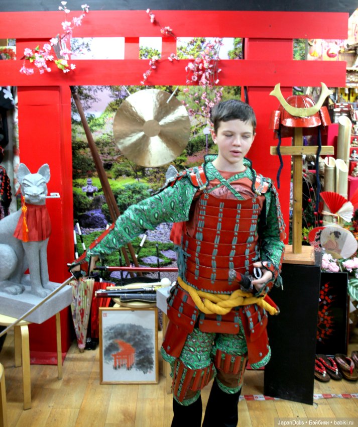 Фото в доспехах на выставке "Япония. Куклы, сказки и легенды" (фото 2)