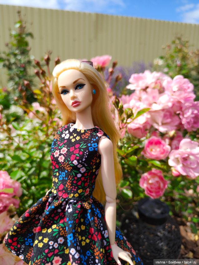 Фото в красивом саду integrity toys