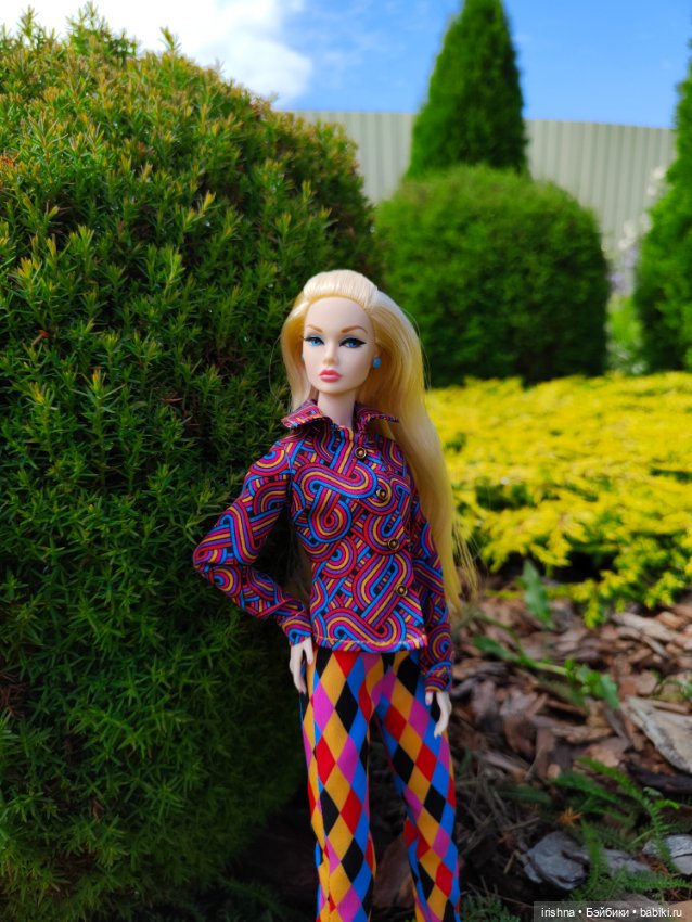 Фото в красивом саду integrity toys