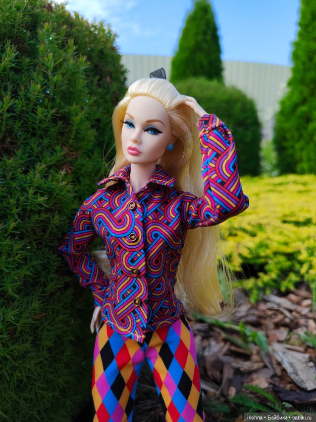 Фото в красивом саду integrity toys