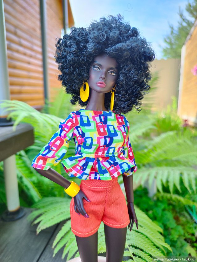 Фото в красивом саду integrity toys