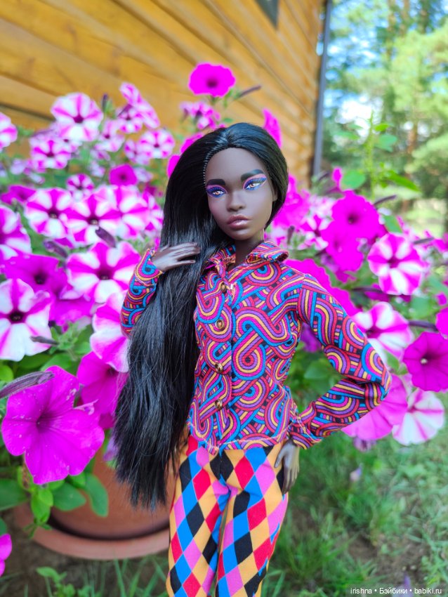 Фото в красивом саду integrity toys