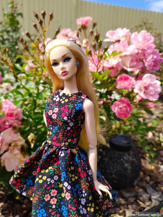 Фото в красивом саду integrity toys