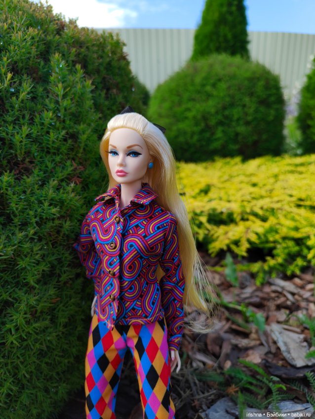 Фото в красивом саду integrity toys