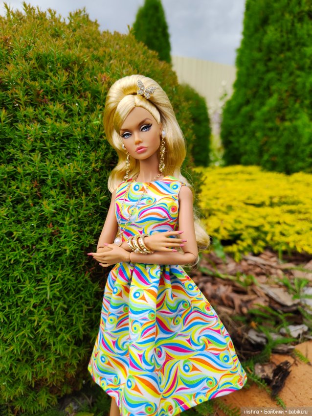 Фото в красивом саду integrity toys