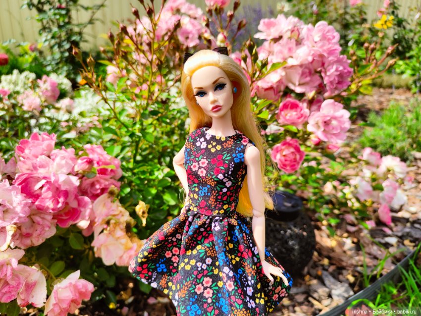 Фото в красивом саду integrity toys