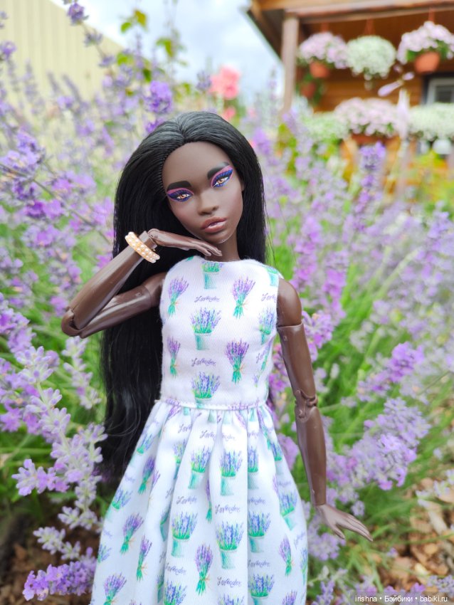 Фото в красивом саду integrity toys