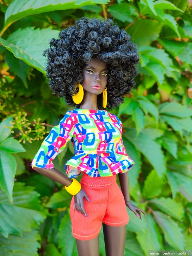 Фото в красивом саду integrity toys