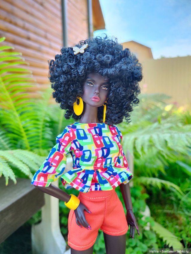 Фото в красивом саду integrity toys