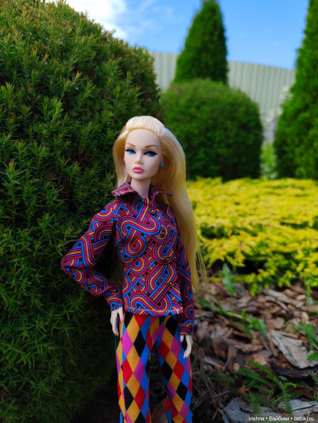 Фото в красивом саду integrity toys