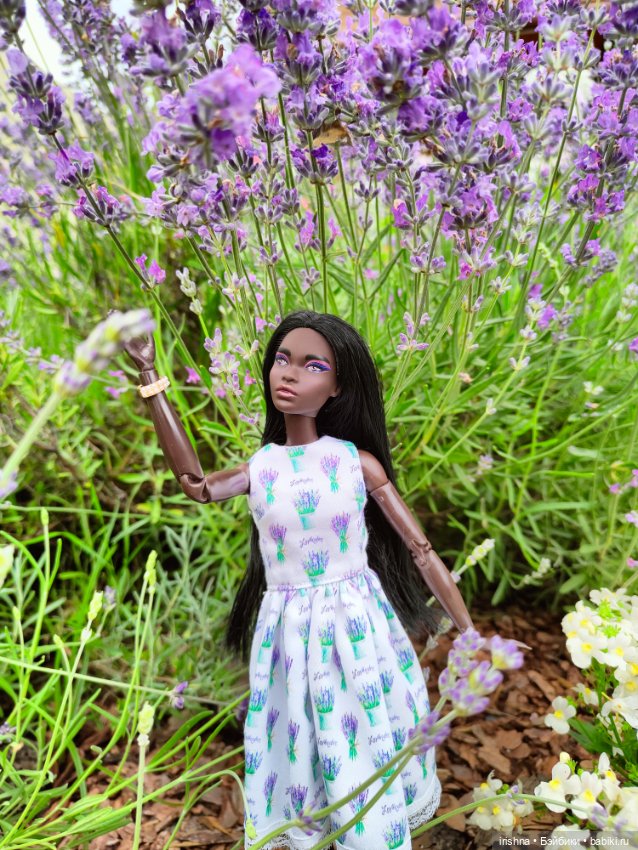 Фото в красивом саду integrity toys