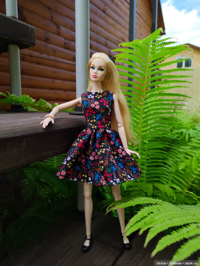 Фото в красивом саду integrity toys