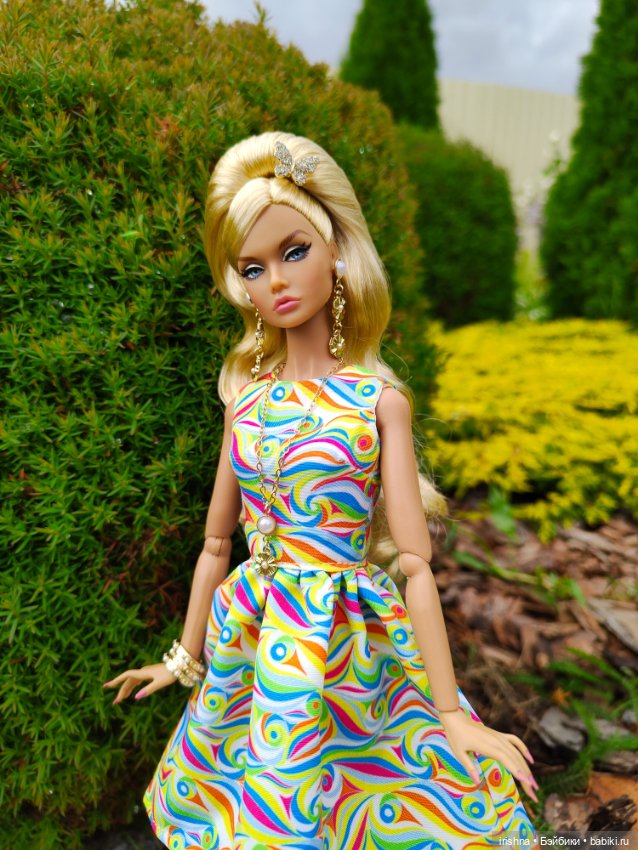 Фото в красивом саду integrity toys