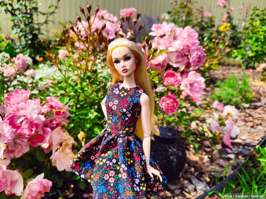 Фото в красивом саду integrity toys