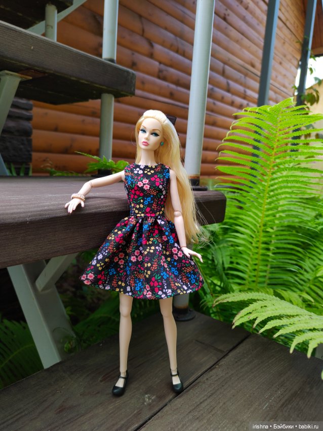 Фото в красивом саду integrity toys