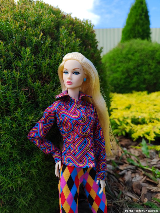 Фото в красивом саду integrity toys