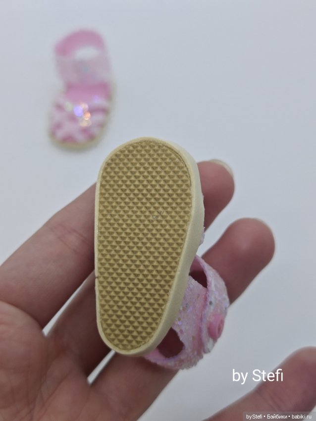 Новый наряд и обувь для Paola Reina