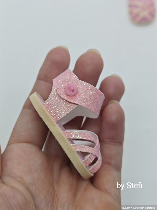 Новый наряд и обувь для Paola Reina